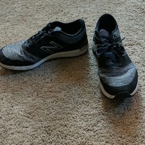 New Balance tennis shoes